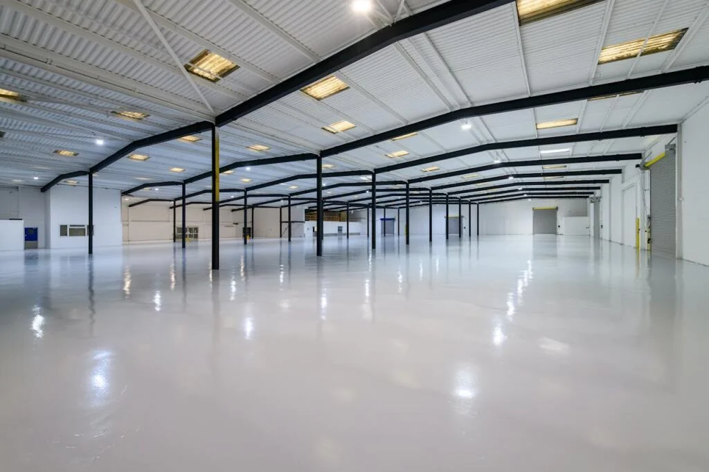Woodrow Way Gloucester warehouse with a finished light grey floor and black steel columns